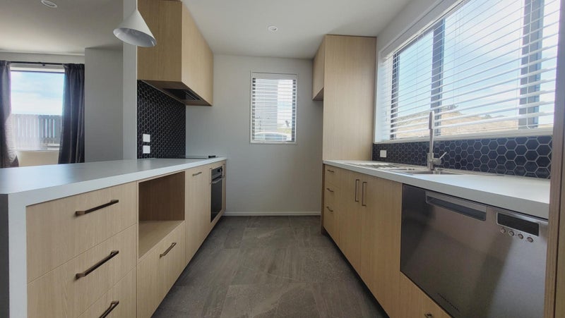 Whitby, 3 bedrooms64681583454083114