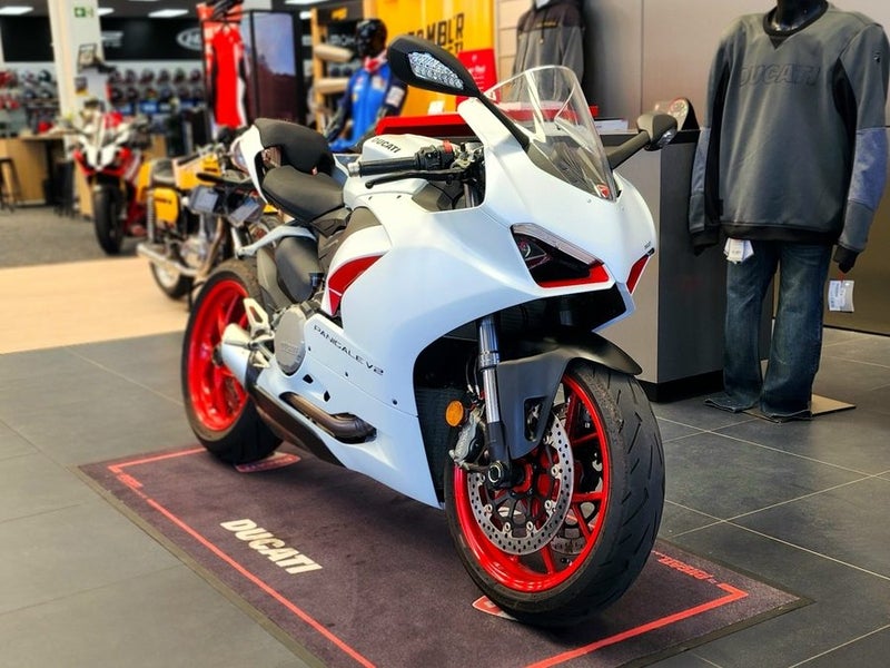 2022 Ducati Panigale V264681583392897111