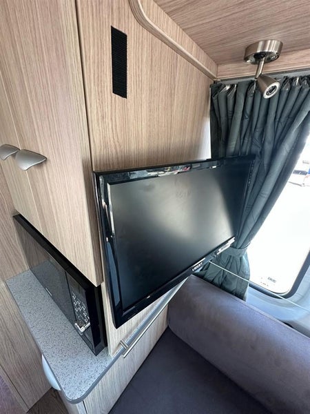 2018 Mercedes-Benz Sprinter Spacious rear loung...64681784800385112