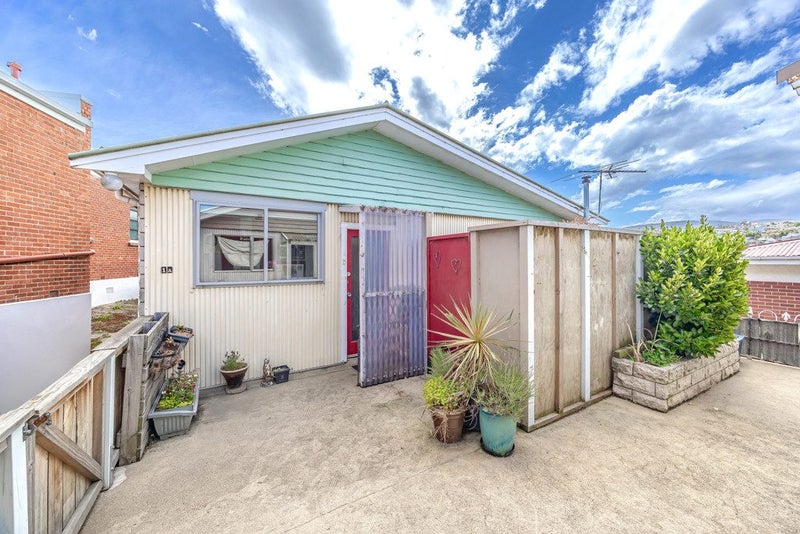 Tidy Townhouse in the Heart of Mornington64681886160259110
