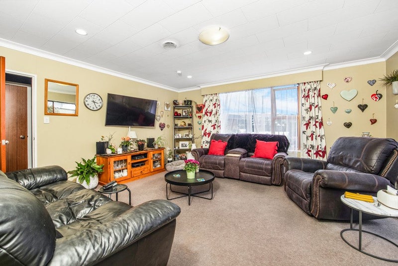 Tidy Townhouse in the Heart of Mornington64681886160259112