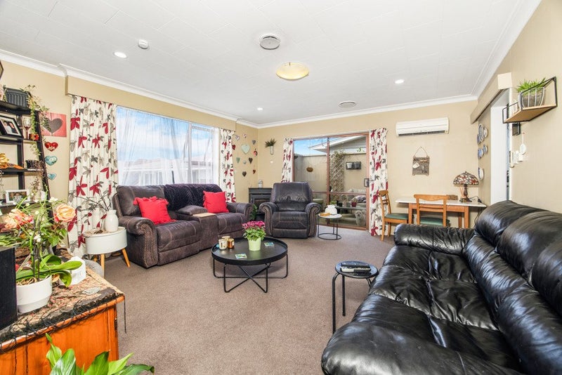 Tidy Townhouse in the Heart of Mornington64681886160259113