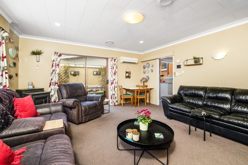 Tidy Townhouse in the Heart of Mornington64681886160259114