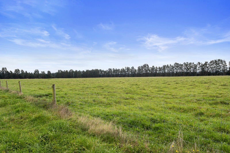 Bare Land on Bennetts64681886205443113