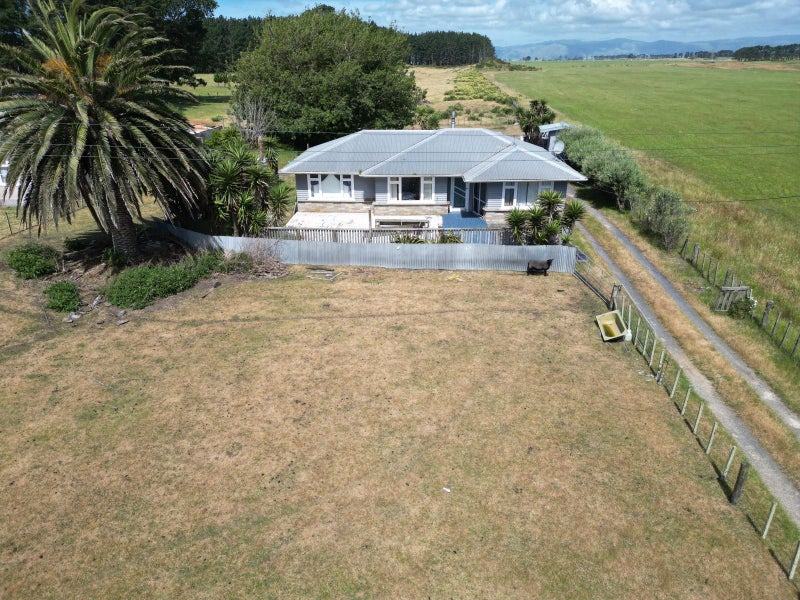 Leave your jandals at the gate64682181883777110