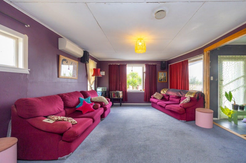 Leave your jandals at the gate64682181883777112