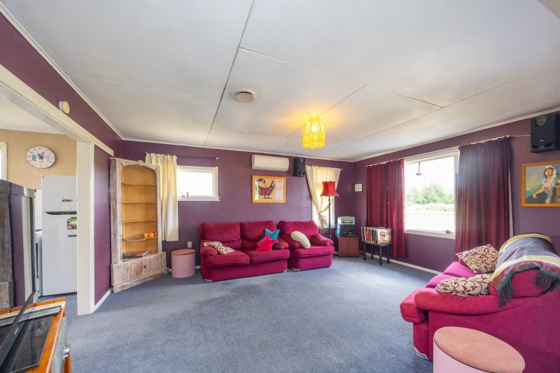 Leave your jandals at the gate64682181883777114