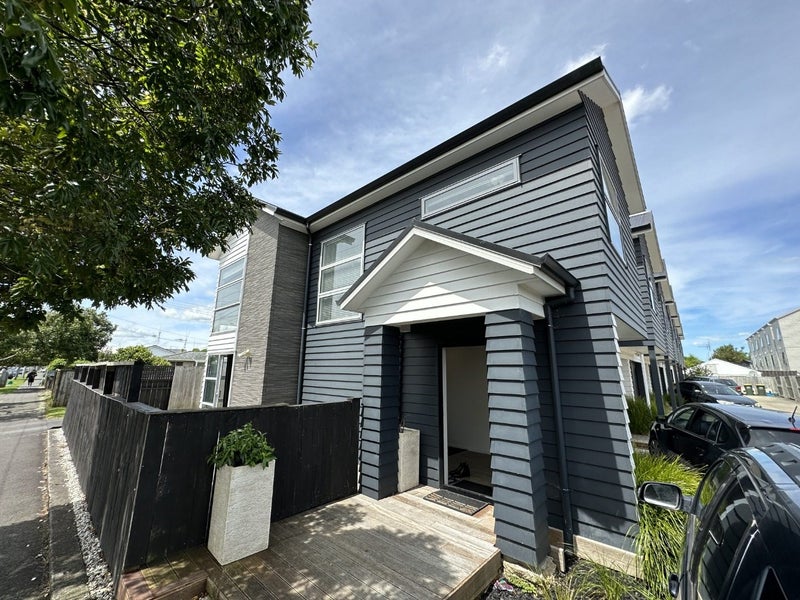 Hamilton East, 3 bedrooms64682296383745111