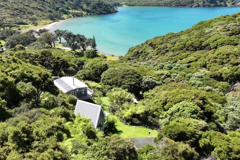 Secluded Bush Hideaway with Breathtaking Sea Views64682488833538110