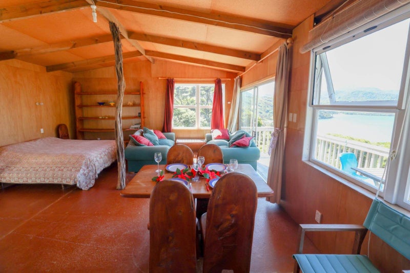 Secluded Bush Hideaway with Breathtaking Sea Views64682488833538113