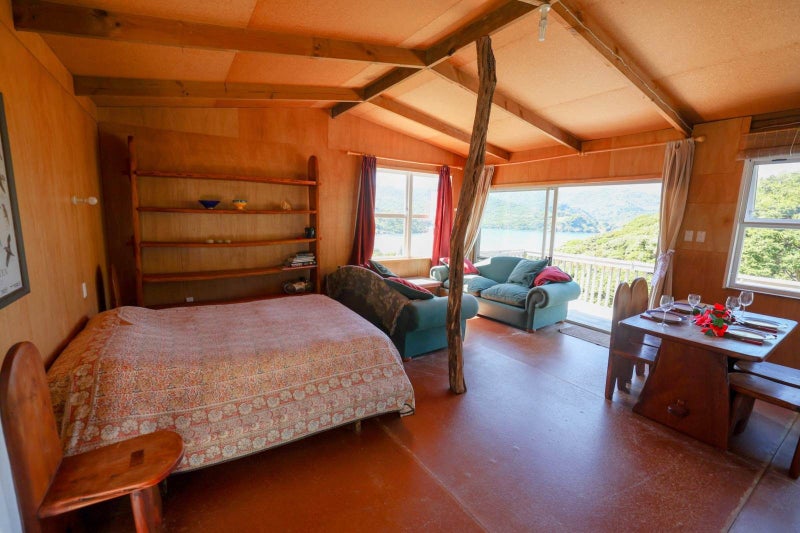 Secluded Bush Hideaway with Breathtaking Sea Views64682488833538114