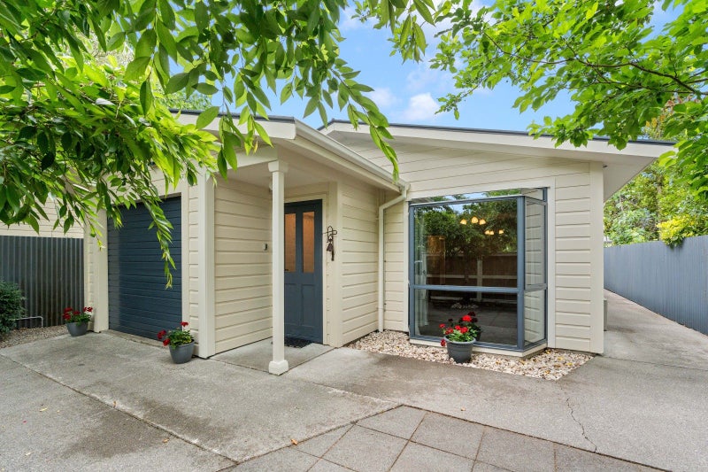 Move-in Ready and Perfectly Positioned64760054248963111