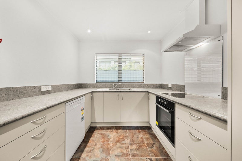 Move-in Ready and Perfectly Positioned64760054248963113