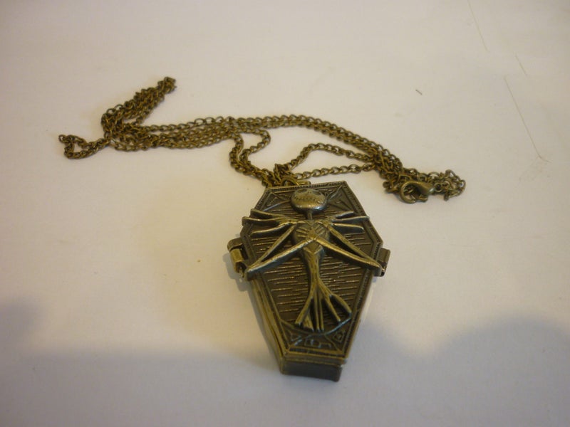 NOVELTY COFFIN WATCH. QUARTZ Carousel 4