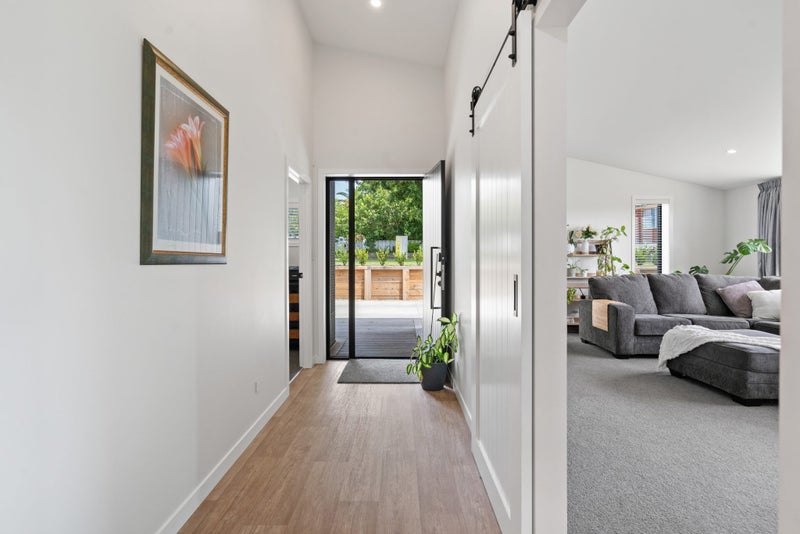 Modern Luxury. Big Section. Simply 'Wow.'64683084420481113