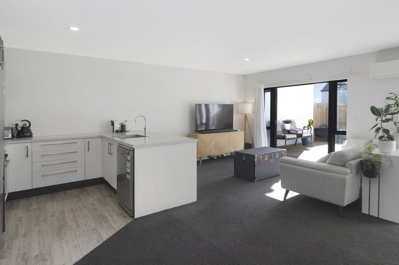 Richmond, 2 bedrooms64682982609537112