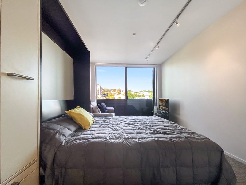 Newtown, 1 bedroom64683084440193112
