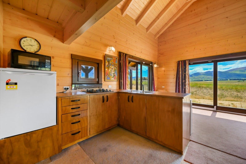 Modern Off-Grid Living on 8.04 Hectares64683188565506111