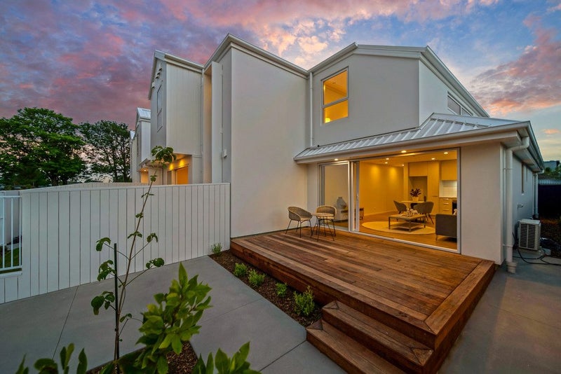 Bedroom & Bathroom on each floor !64683483545218110