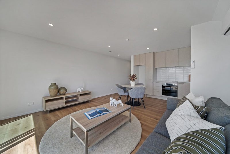 Bedroom & Bathroom on each floor !64683483545218112