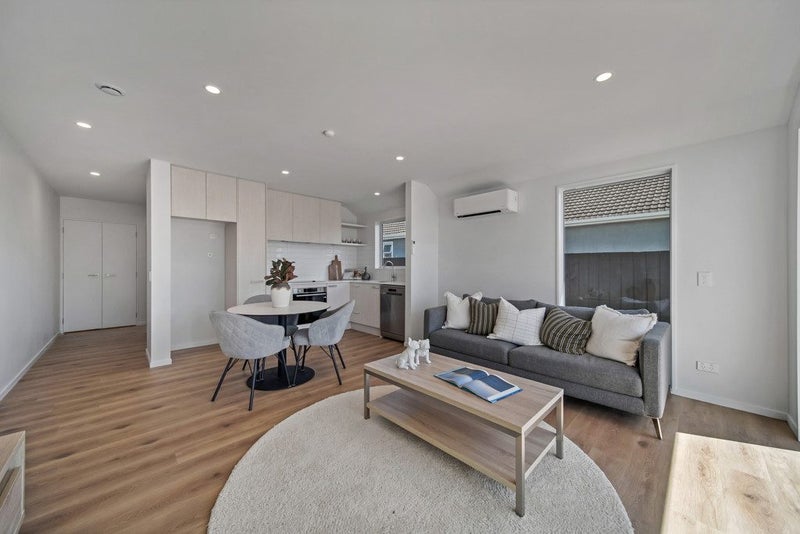 Bedroom & Bathroom on each floor !64683483545218113