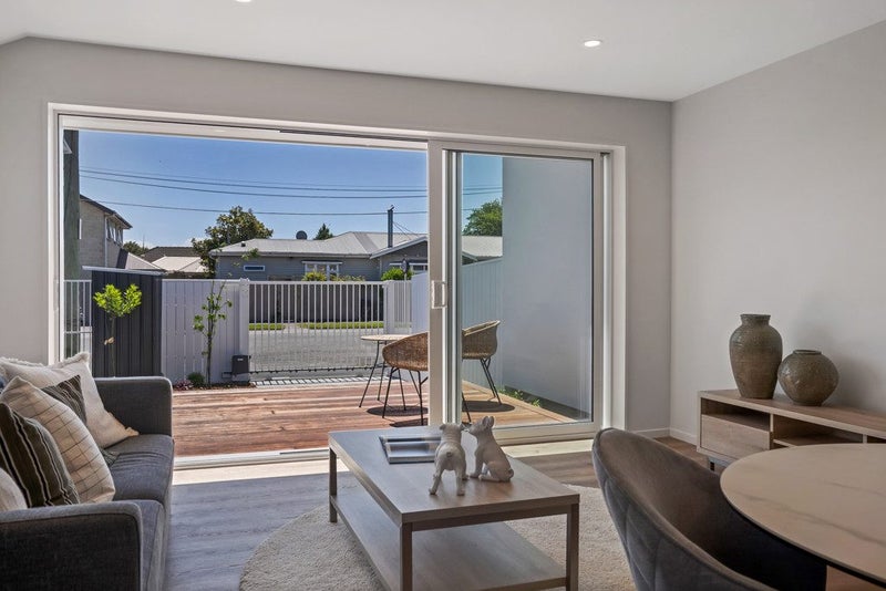 Bedroom & Bathroom on each floor !64683483545218114