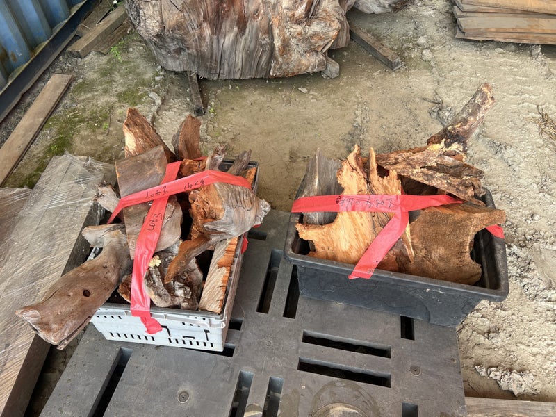 Ancient Swamp Kauri – Small Items / Offcuts / Roots Lot64782494549507110