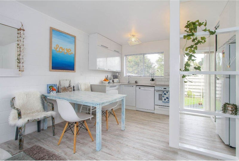 Birkdale, 2 bedrooms64684280024065110