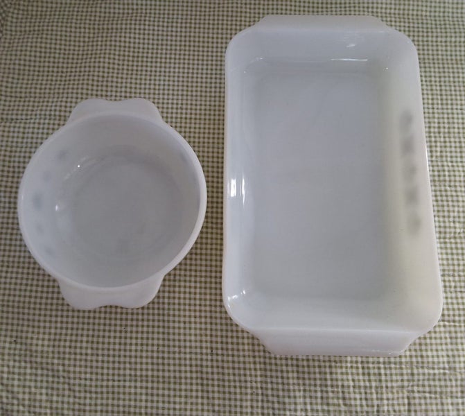 LGE VINTAGE PYREX LASAGNE DISH MADE IN USA + ENGLISH PYREX SNOWFLAKE BOWL Carousel 2