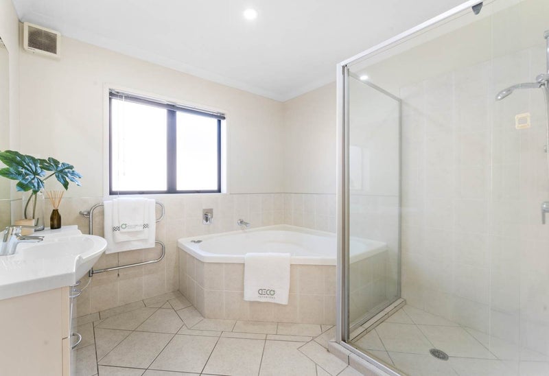 Te Atatu South, 4 bedrooms64684421610882113