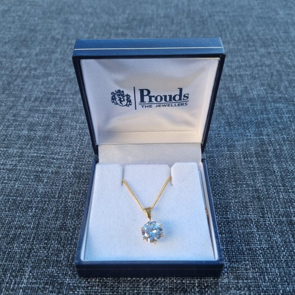 9CT Cubic Zirconia Carousel 1