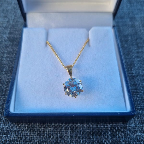 9CT Cubic Zirconia Carousel 2