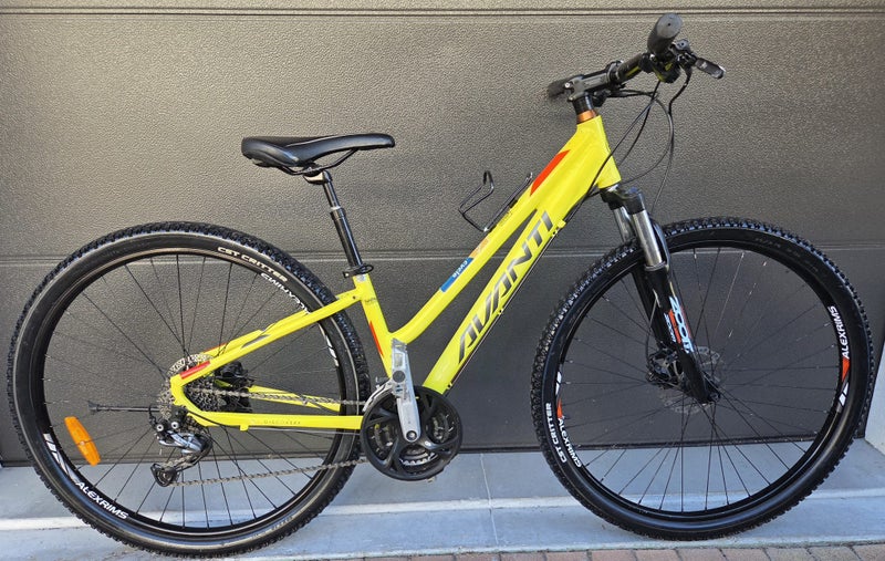 Avanti Discovery 3 - Small Frame - Good Condition Carousel 1