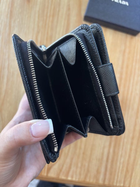 Prada Saffiano Triangle Bi-Fold Wallet - Nero64686187698818113