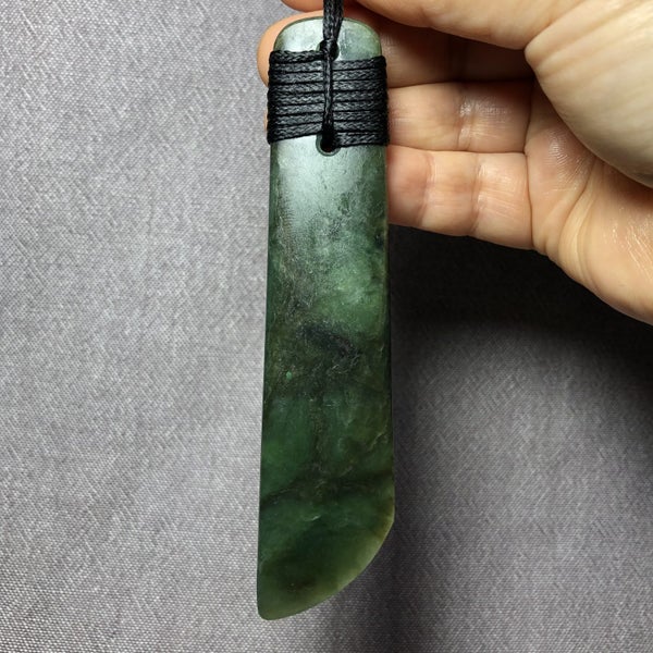 2 DAY AUCTION!: Large 11.2cm NZ Greenstone Toki Pendant, $1 Reserve Carousel 7