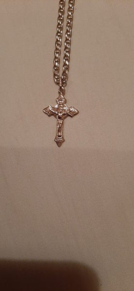 9ct Yellow Gold Pendant and Chain Carousel 2