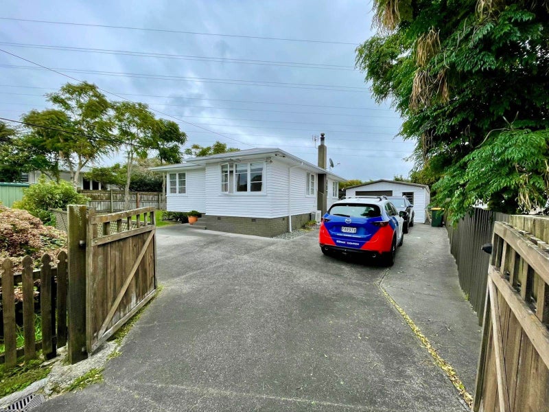 Te Atatu South, 3 bedrooms64689783534081110