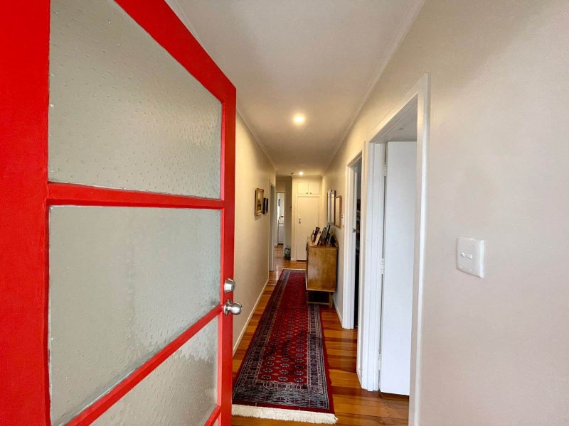 Te Atatu South, 3 bedrooms64689783534081111