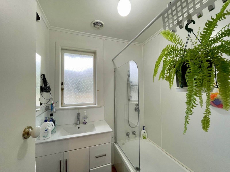 Te Atatu South, 3 bedrooms64689783534081113