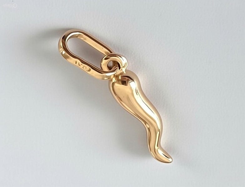Small Italian 18K 18ct Solid Yellow Gold CORNICELLO * HORN Luck Charm or Pendant Carousel 2