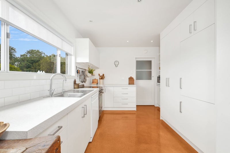 Grand Views & Timeless Living on The Downs64690692412545114