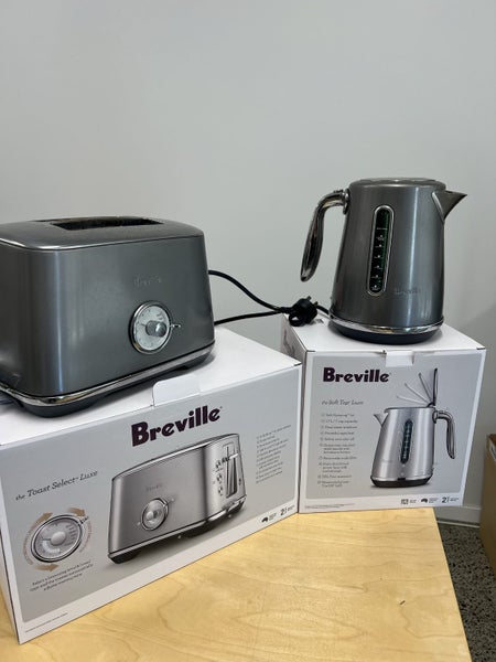 Breville Soft Touch Kettle &Toaster Set Carousel 1