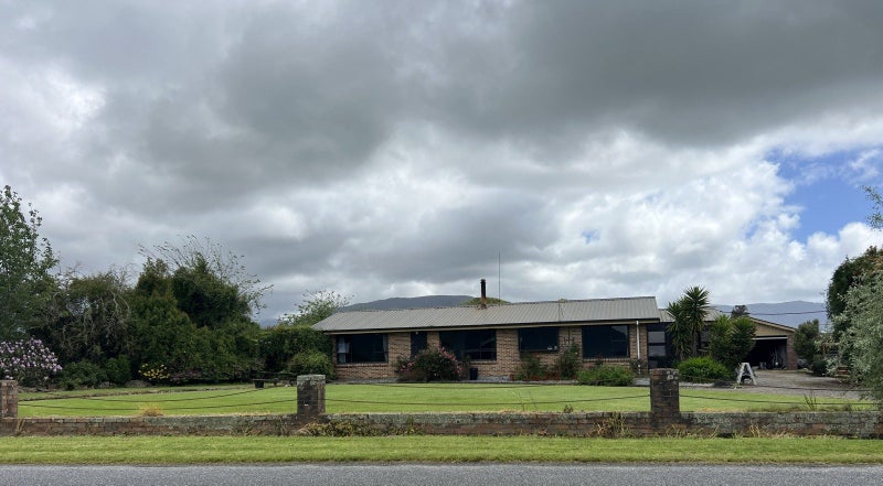 Move to the Country64691700595585110