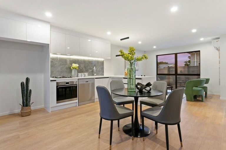 Te Atatu South, 4 bedrooms64691700629506113