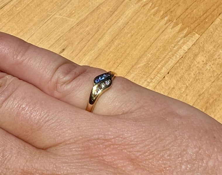 9ct Gold Sapphire & Diamond Triple Stone Ring - Lot F448 Carousel 1