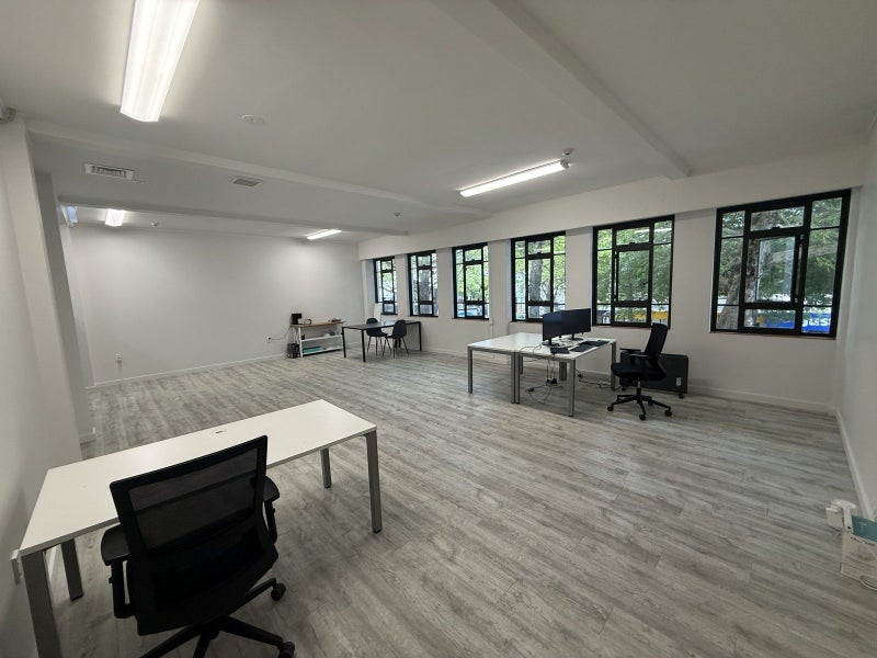 Fresh, light and central office64692299751170113