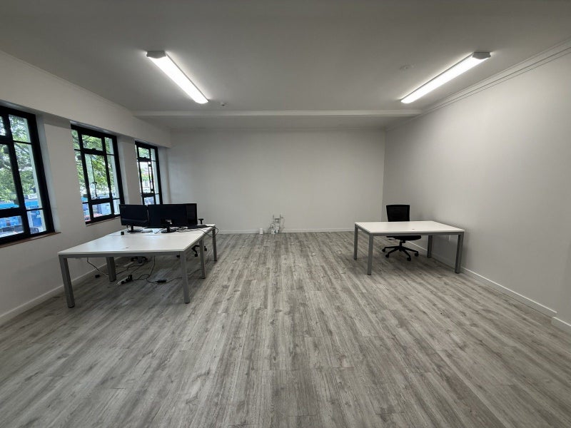 Fresh, light and central office64692299751170114
