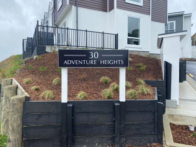 Whitby, 3 bedrooms64692599457665111