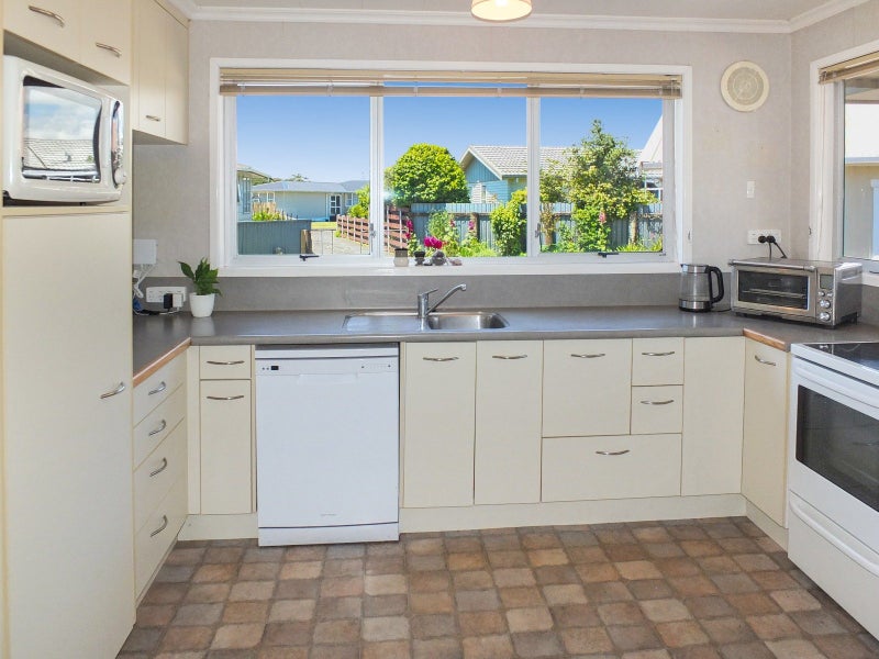 Sunny home plus huge studio/rumpus room64692801237891114