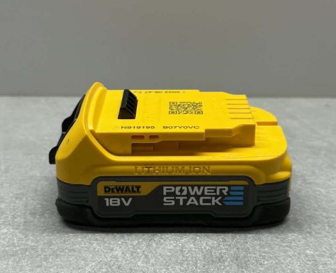 DeWalt POWERSTACK Compact Battery 18V 1.7Ah Carousel 1